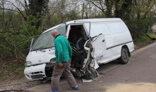 Cip ile panelvan çarpıştı: 2 yaralı