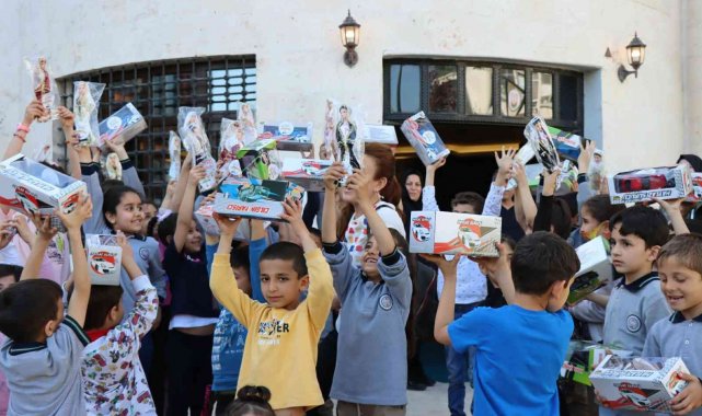 Çocuklar animasyon filmi izleyerek bayramı erken yaşadı