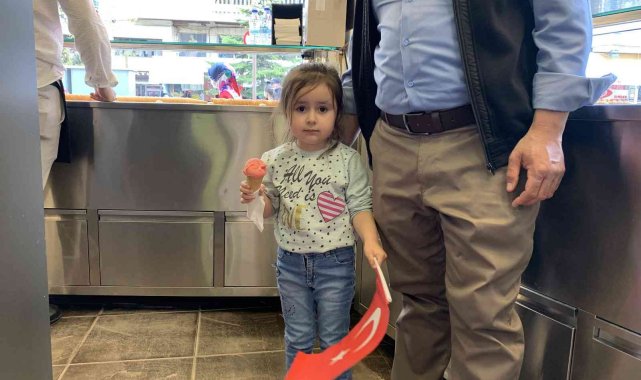 Çocuklar bayramın tadını dondurmayla çıkardı