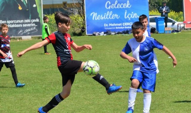 Çocuklar Yunusemre Bahar Futbol Turnuvasında eğlendi