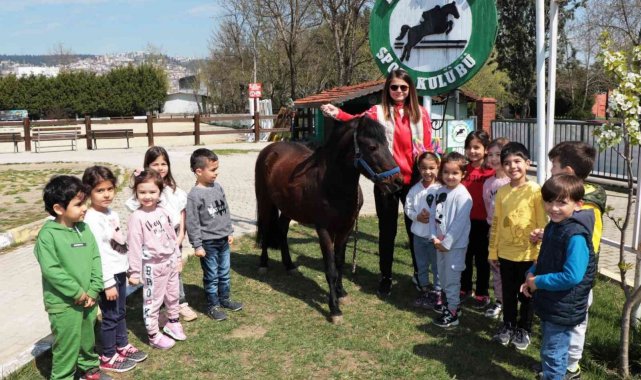 Çocuklara ücretsiz at binme eğitimi