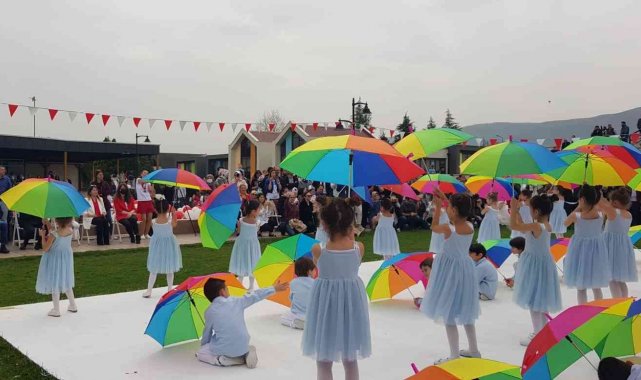 Çocukların gösterisi velilerden tam not aldı