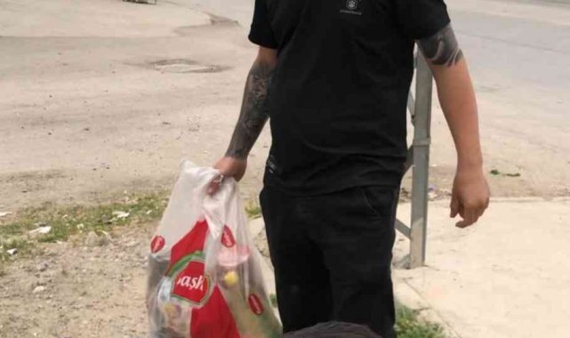 Çocukların Ogün ağabeyinden ihtiyaç sahibi 2 bin 500 aileye gıda kolisi