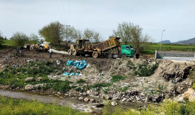 Çöplüğe dönen Deliçay Deresi temizleniyor