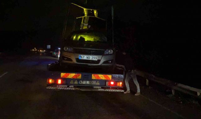 D-100&#039;de otomobil bariyere çarptı, karı-koca yaralandı