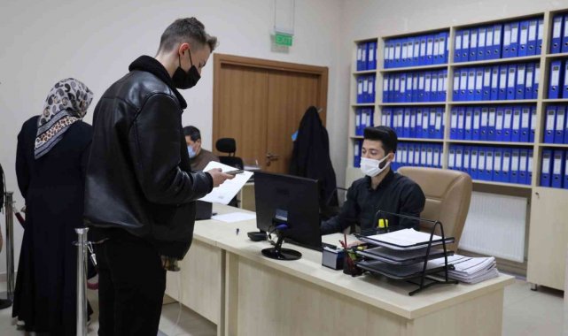 Darıca'da gençlerin sınav ücretleri ödeniyor