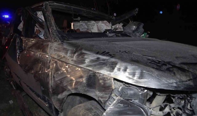 Defalarca takla atan lüks cip hurdaya döndü: 2 yaralı