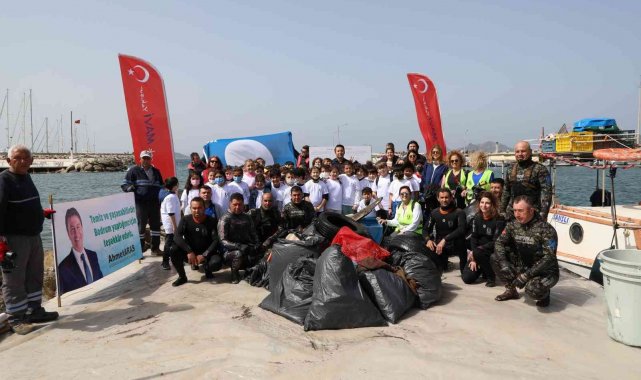 Deniz'in dibinden 2 saate 192 kilogram çöp çıktı