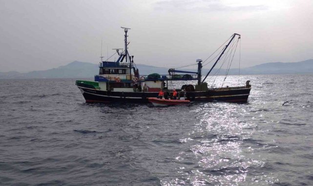 Denizde rahatsızlanan balıkçının yardımına sahil güvenlik ekipleri yetişti