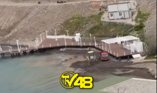 Denize doldurulan kaçak hafriyatın temizleme çalışması sürdürülüyor