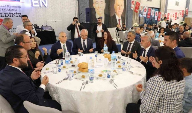 Denizli MHP&#039;nin iftar softası, yüzlerce partiliyi buluşturdu