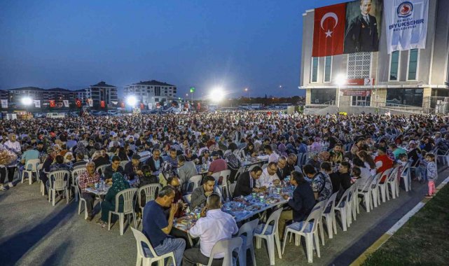 Denizli&#039;de 7 bin kişi aynı iftar sofrasında buluştu