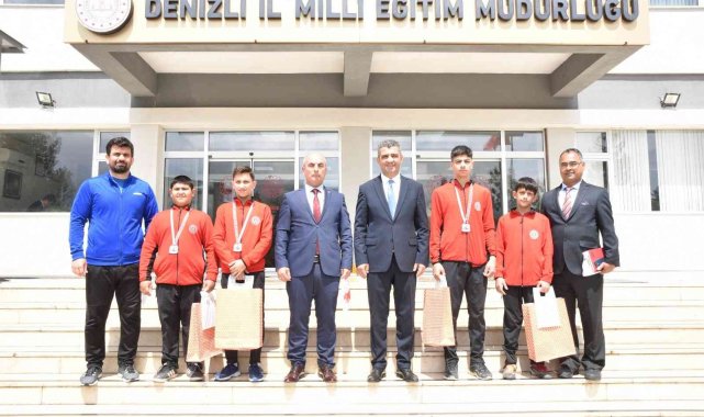 Denizli&#039;nin genç güreşçilerinden minderde 4 madalta