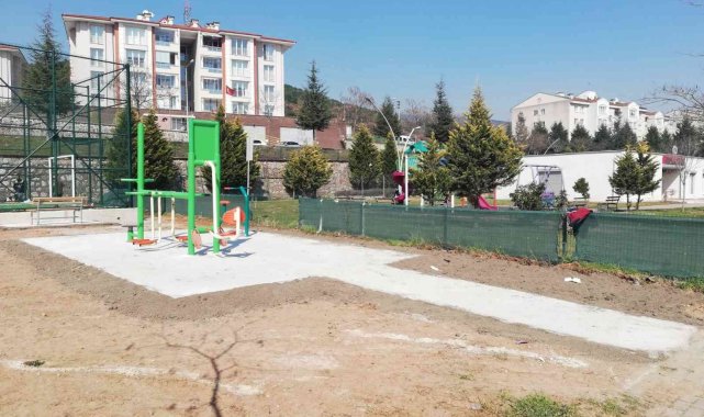 Derince'de yeşil alanlar yaza hazırlanıyor