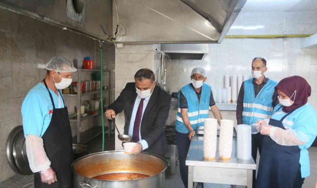 Develi'de 330 aileye yemek desteği