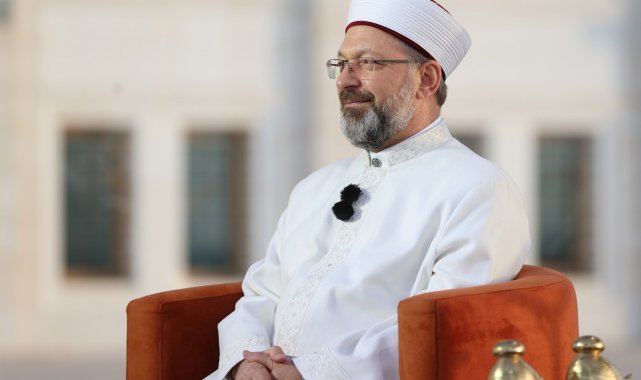 Diyanet İşleri Başkanı Erbaş "Herkes kendi imkanına göre fitresini belirleyebilir. Ama asgari bu sene 40 lira olarak belirledik. 40 liranın altına düşmemesi lazım"