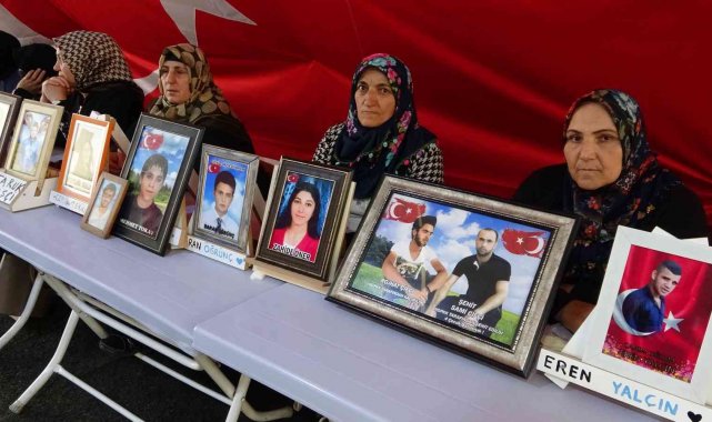 Diyarbakır'da 961 gündür evlat nöbetinde olan aileler, çocuklarının yolunu gözlüyor