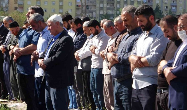 Diyarbakır'da halk yağmur duasına çıktı