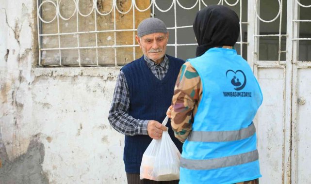 Diyarbakır'da kursiyerlerin hazırladığı yemekler ihtiyaç sahiplerine ulaştırılıyor