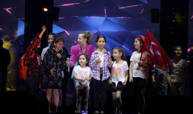 Döşemealtı'nda Derya Uluğ konseri