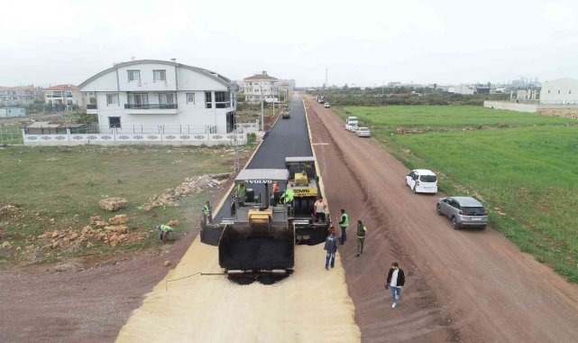 Döşemealtı'nda yol yapım çalışması