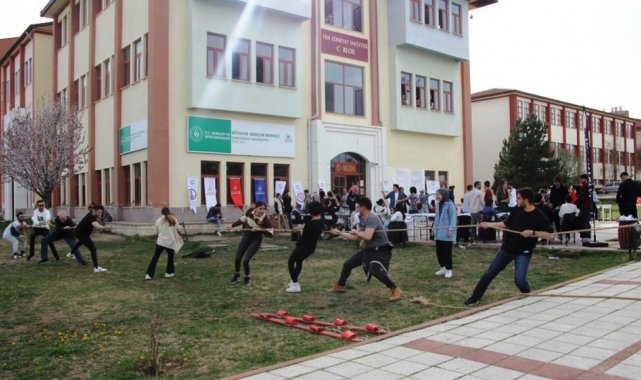 DPÜ'de Fen Edebiyat Fakültesi Şenliği