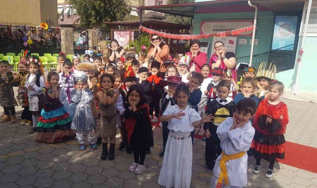 Dünya Çocuklarının Kostümleri Defileyle Sergilendi