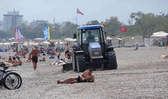 Dünyaca ünlü sahil, traktörlerle tarla gibi sürülüp sezona hazırlanıyor