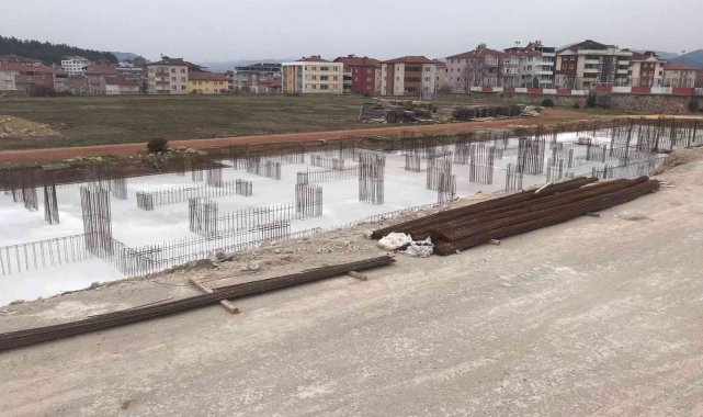 Edebali Stadı&#039;nda inşaat çalışmaları yine durdu