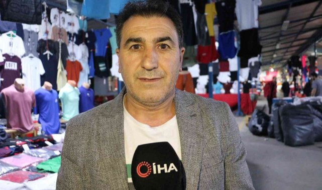 Edirne'de Ulus Pazar esnafı bayram alışverişi için tezgahlarını gece saatlerinde açtı