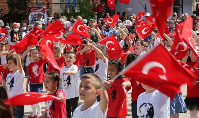 Edremit'te 23 Nisan coşkuyla kutlandı