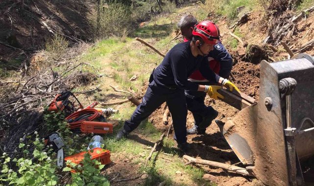 Edremit&#039;te devrilen traktörün altında kalan kadın hayatını kaybetti