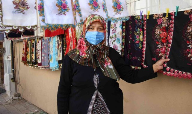 El emeği, göz nuru ürünleri ile aile bütçesine katkı sunuyor