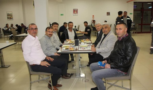 Emet ve Hisarcık'ın belediye başkanları işçilerle birlikte sahur yaptı