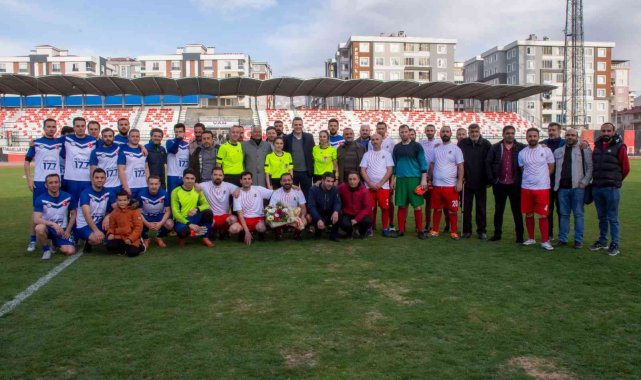 Emniyet mensupları ile gazeteciler arasında dostluk maçı