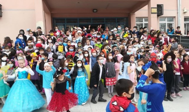 En sevdikleri kitap karakterlerini canlandırdılar