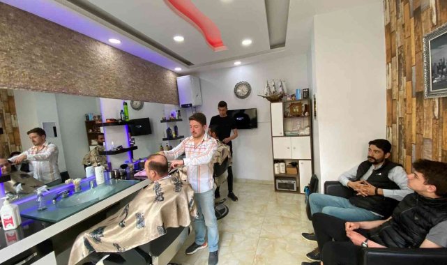 Erdekli berberlerin yoğun bayram mesaisi