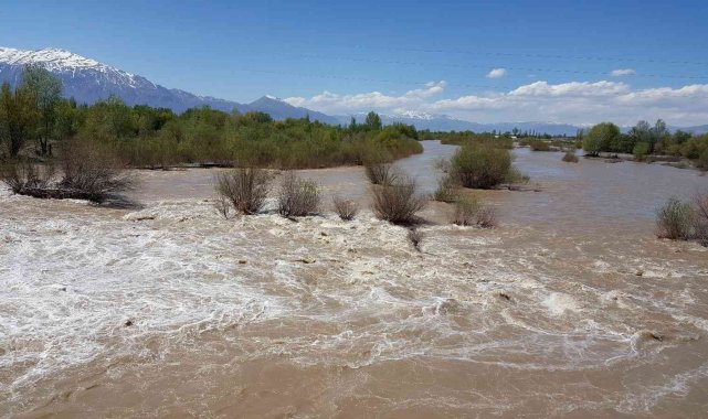 Eriyen kar suları nehirlerin debisini yükseltti