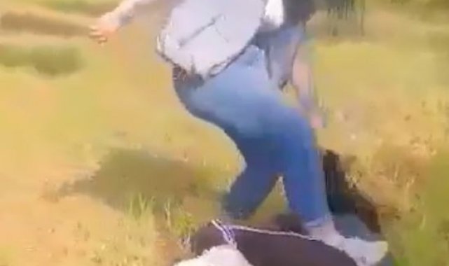 Erkek arkadaşıyla görüşen genç kızı tekme tokat dövüp, cep telefonuyla da kaydettirdi