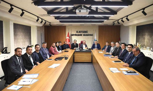 Ertürk: &quot;Anadolu efsanesi Kayseri&#039;nin başarısını istişare ettik&quot;