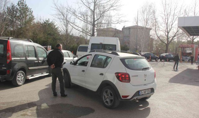 Erzincan'a çamur yağdı, oto yıkamacılarda kuyruk oluştu