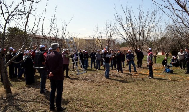 Erzincan&#039;da &quot; Aşılama ve Meyve Ağacı Budama&quot; kursu verildi