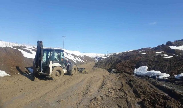 Erzurum-Tekman karayolu heyelan nedeniyle ulaşıma kapandı