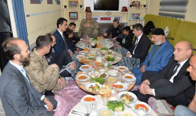 Erzurum Valisi Memiş, Atmaca ailesinin iftar sofrasına konuk oldu
