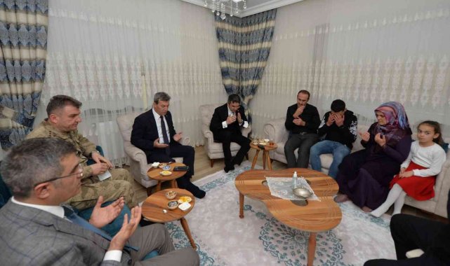 Erzurum Valisi Memiş, şehit ailesine konuk oldu