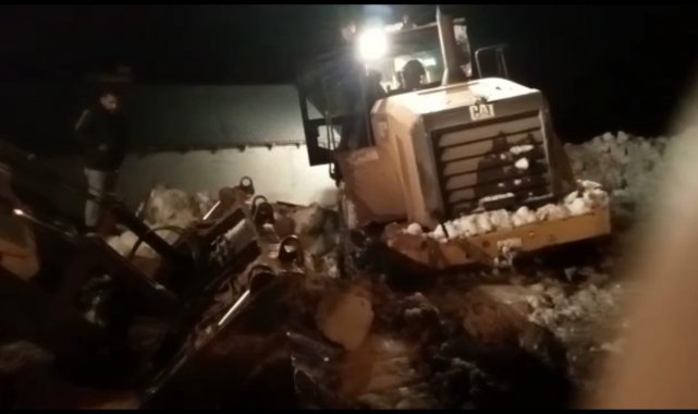 ESKİ ekipleri gece yarısı su arızasını giderdi