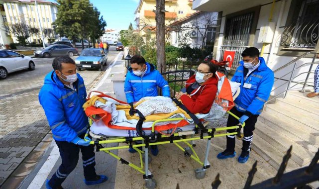 Evde bakım hizmetleri ile 208 bin 750 tıbbi müdahale