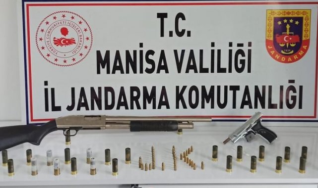 Evinde ruhsatsız tabanca ve tüfek ele geçirildi