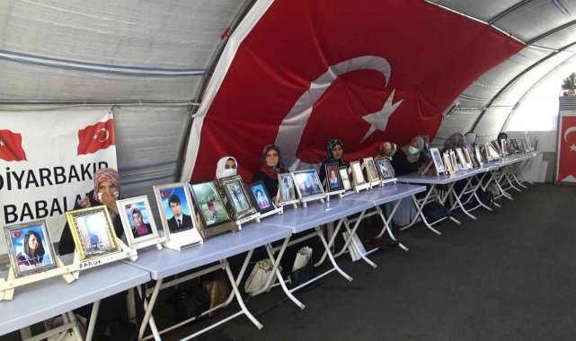 Evlatlarının yolunu gözleyen ailelerin nöbeti 954. günde