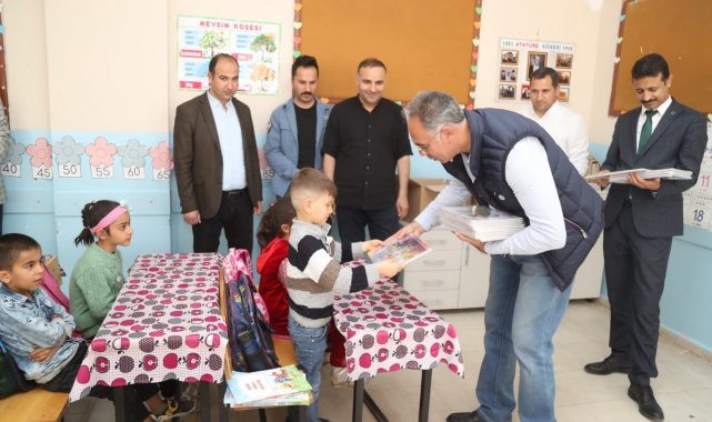 Eyyübiye&#039;de binlerce okuma kitabı dağıtıldı